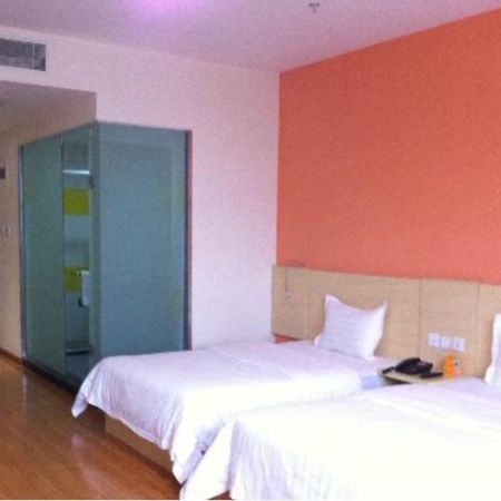 7 Days Inn Chengdu East Railway Station West Squar المظهر الخارجي الصورة