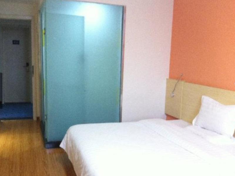 7 Days Inn Chengdu East Railway Station West Squar المظهر الخارجي الصورة