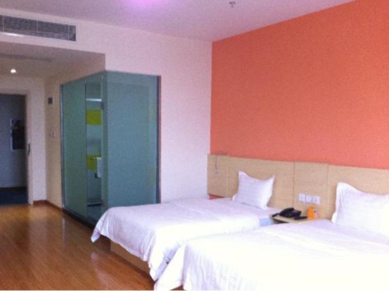 7 Days Inn Chengdu East Railway Station West Squar المظهر الخارجي الصورة
